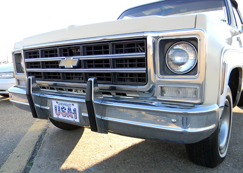 RH headlight bezel for 1981-1982 Chevy/GMC trucks with 4 headlights except sport 